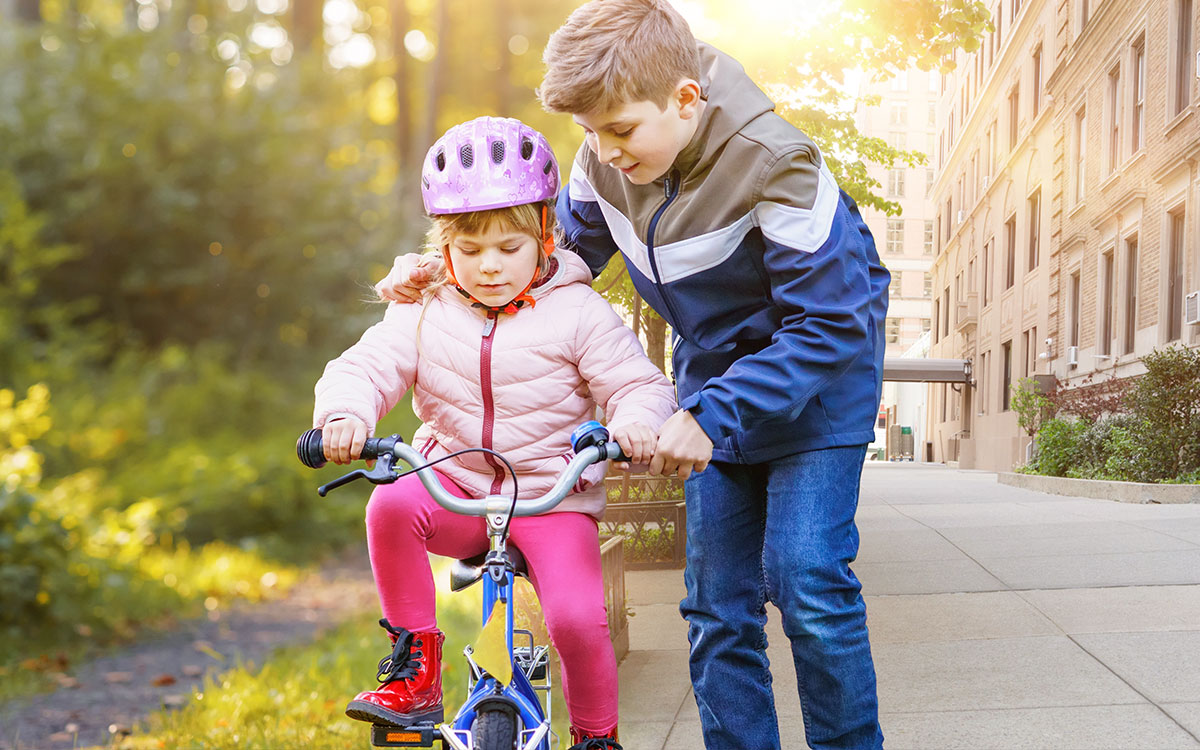 Kinder beim Fahrradfahren